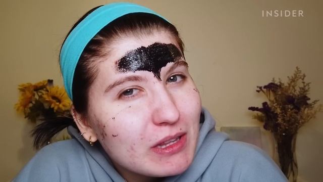 Charcoal Peel-Off Mask Claims To Unclog Pores | The Zit Fix смотреть онлайн