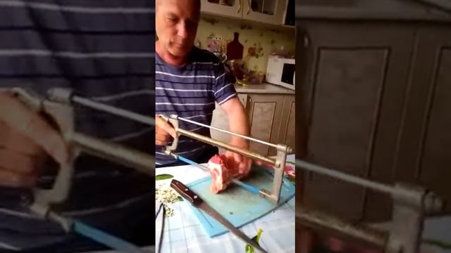 Разделываем свиные ребра ножовкой по металлу. смотреть онлайн