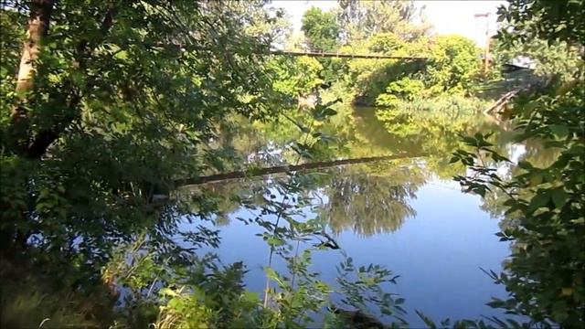 Ранняя прогулка в парке Молодёжный у реки Калитва смотреть онлайн