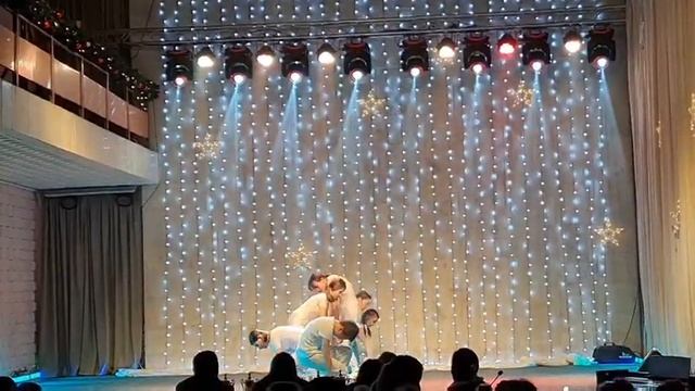 Крылья - "Снежная вьюга" на открытии фестиваля "У новогодней елки в ЦКиМ, Бельцы 12.12.2022 смотреть онлайн