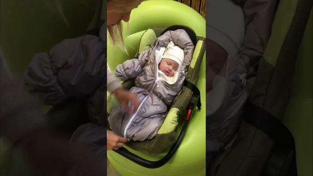 Конверт для новорожденного Маршмеллоу. Как пристегнуть малыша в конверте на выписку. ТМ inlovery смотреть онлайн