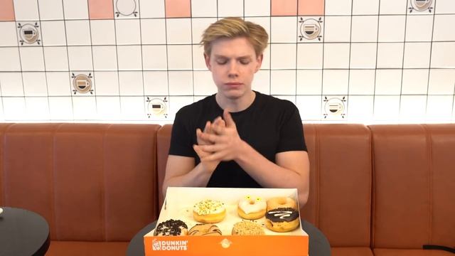 12 DONUTS CHALLENGE | EPIC CHEAT DAY смотреть онлайн