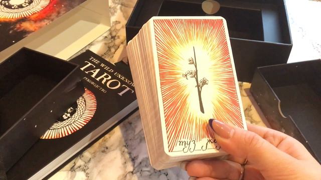 Русская версия Дикого неизвестного Таро из магазина Озон смотреть онлайн