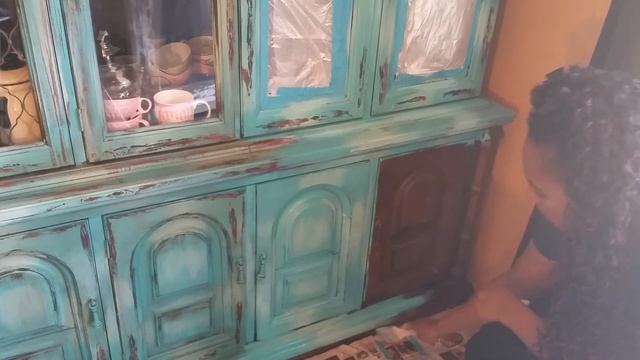 LETS DISTRESS FINISH W/HOMEMADE CHALKPAINT MY CHINA CABINET PT.3 смотреть онлайн
