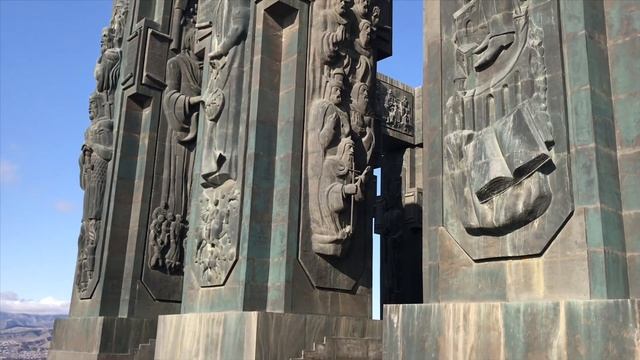 Тбилиси. Монумент История Грузии. смотреть онлайн