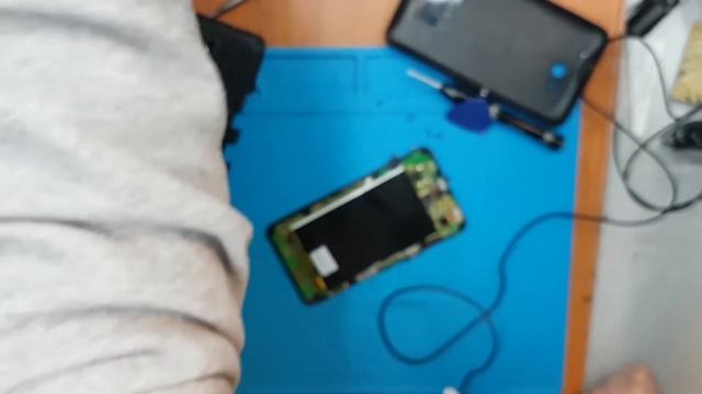 Sony XPERIA E4g E2003 инструкция по разборке, замена аккумулятора смотреть онлайн