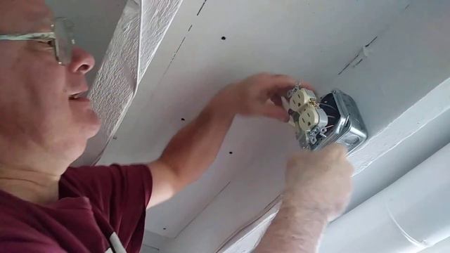 I show how to wire a switched outlet running romex threw joist from light смотреть онлайн