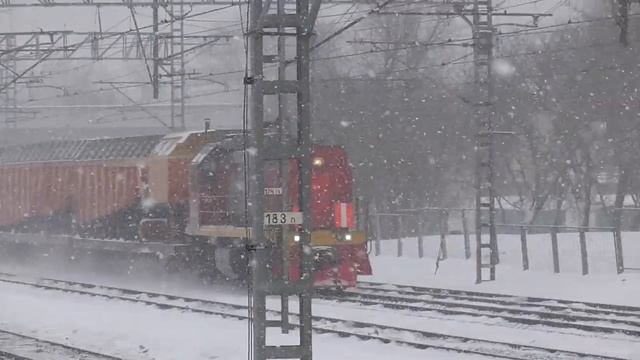 ТЭМ18В-027, с путевой машиной СМ-2 ГМ №1166. смотреть онлайн