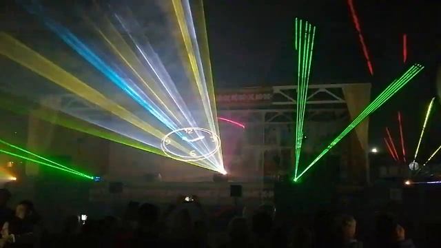 ✨ Лазерное шоу завершило День города в Ветке смотреть онлайн