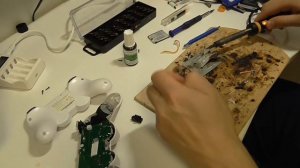 Геймпад PS3 с аккумулятором от телефона.