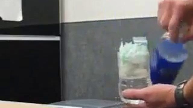 хранилище денег в бутылке смотреть онлайн