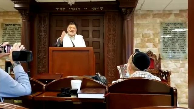 Rabbi Eli Mansour on the importance of Bar Mitzvah & Tefillin смотреть онлайн