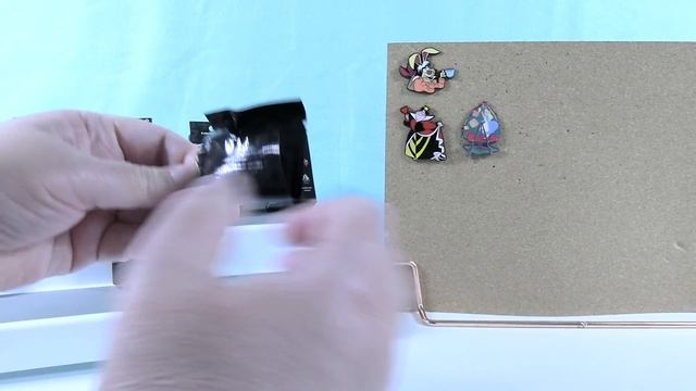 Disney Loungefly Alice In Wonderland Blind Box Pin Opening | CollectorCorner смотреть онлайн