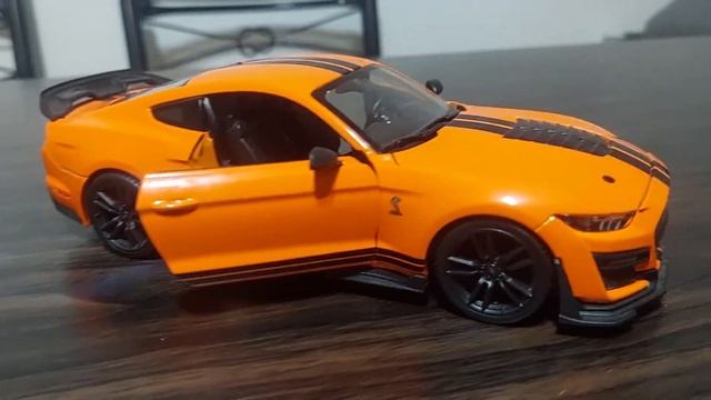 detalles del Ford mustang shelby gt500 2020 Escala 1/24 maisto смотреть онлайн