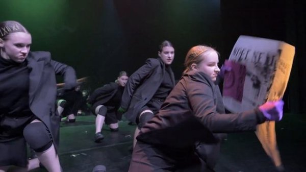 По направлению движения JAGGER DANCE SHOW