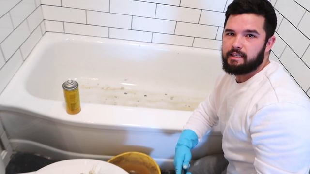 DIY Bathtub Cleaning | How to Clean Old Porcelain Tub | Fast & Cheap смотреть онлайн