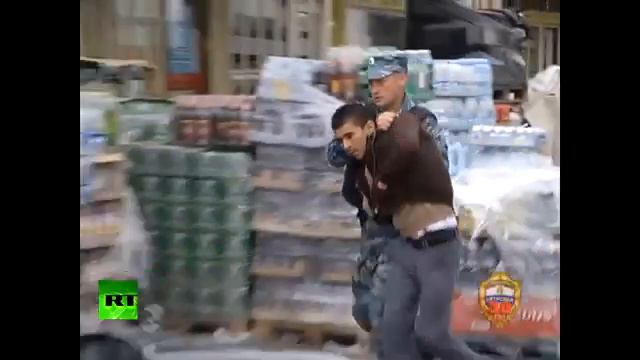 Полицейские проводят рейды по московским рынкам после драки в Матвеевском смотреть онлайн