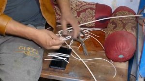 Как работает уличная мастерская в Индии - перемотка электродвигателя