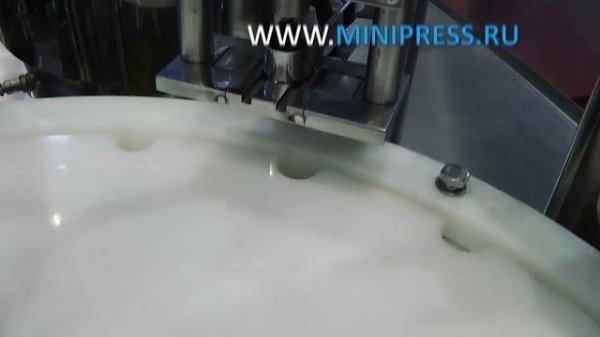 Automatic equipment for dispensing solid gelatin capsules into bottles Pharma-manager.com