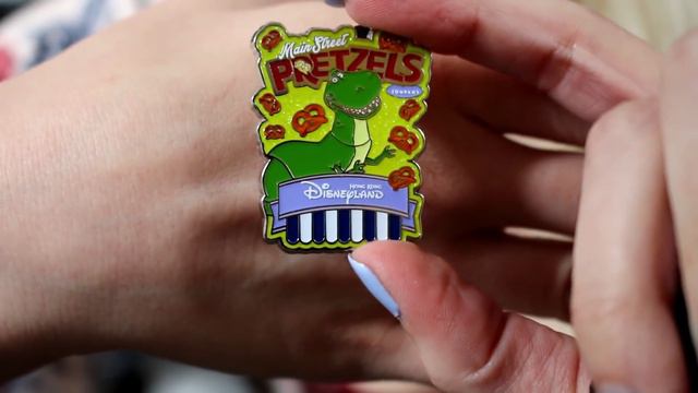 BIG Hong Kong Disney Mystery Pin Unboxing смотреть онлайн