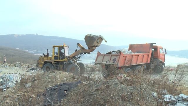 Во Владивостоке ликвидируют незаконные свалки смотреть онлайн