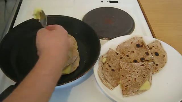 Quick Capati/Swedish cheese snack смотреть онлайн
