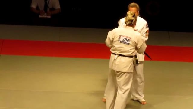Olga Ivanova VS Aneta Meskauskiene смотреть онлайн