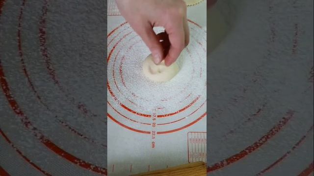 Сочные чебуреки! Тесто не рвется при жарки! смотреть онлайн