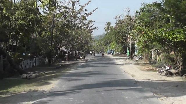 driving from Ngapali beach to Thandwe Airport смотреть онлайн