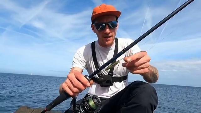 HOW TO CATCH MACKEREL ON LIGHT GEAR - PLUS FEATHERS | SHORE FISHING FOR MACKEREL смотреть онлайн