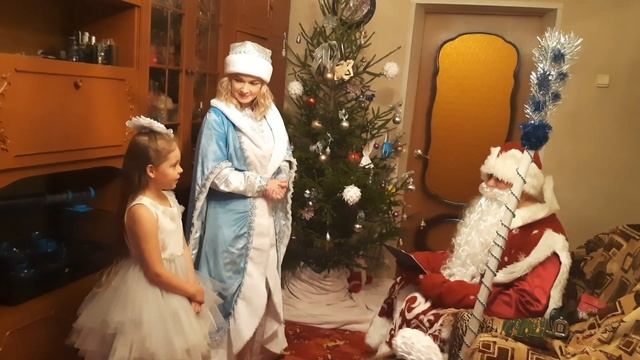 В гостях у Ксюши и Настюши Дедушка Мороз!!!Ура!!! смотреть онлайн