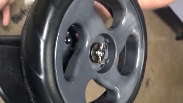 Joovy Caboose- How to Install Rear Wheels смотреть онлайн
