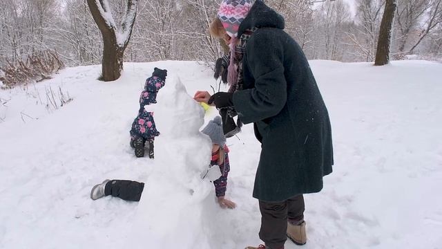 Снежные забавы на берегу р. Десны смотреть онлайн