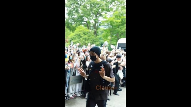 [05222021]INTO1 Santa赞多 HangZhou Airport ✈️ PEK смотреть онлайн