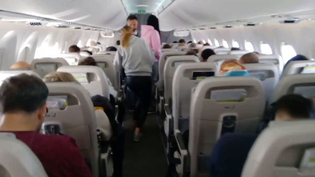 Airbus A220-300, AirBaltic, Конфигурация 2-3