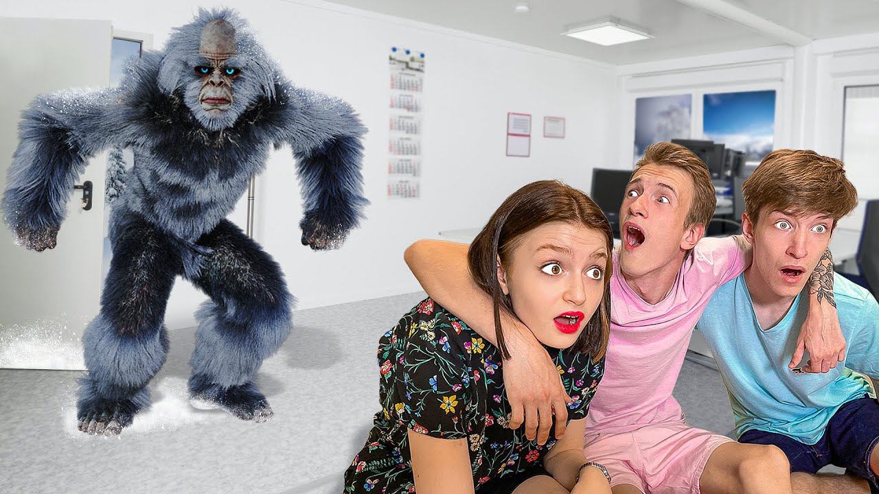 СНЕЖНЫЙ ЧЕЛОВЕК Напал на Нас ! Выжить в лесу 24 часа! смотреть онлайн