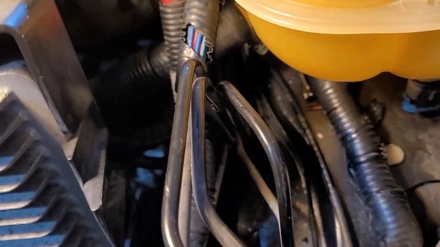 2006 Saturn Ion Removing the Coolant Tank смотреть онлайн