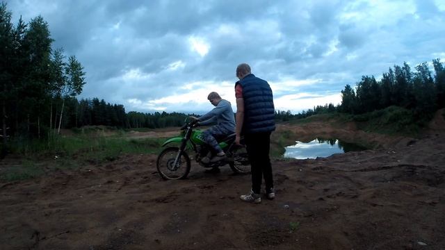 Kawasaki kl250 ШОК!!! Упал с мотоцикла. Кручу спиннер на скорости смотреть онлайн
