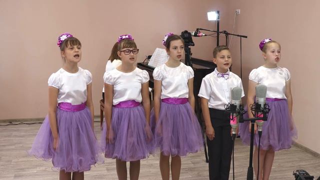 Ансамбль «Сюрприз» - «Проснись и пой» сл. В. Лугового муз. Г. Гладкова смотреть онлайн