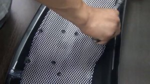 Убираем зазор решётки радиатора на киа.