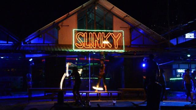 Ночная тусовка на острове Пи Пи Дон, Таиланд (2) смотреть онлайн