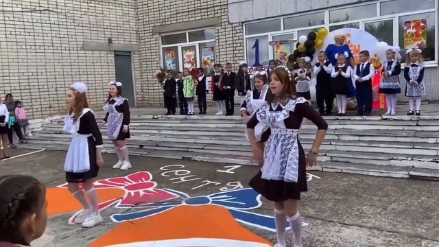 Энергичный флешмоб на 1 сентября! «Новоандросовская СОШ» 2021год .9 класс смотреть онлайн