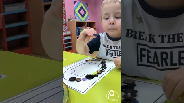 По дорожке из пуговичек. Развиваем мелкую моторику в iQ-Сад. смотреть онлайн