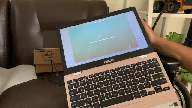 Unboxing Laptop Asus E210MA Intel N4020 смотреть онлайн