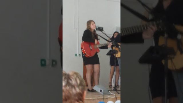 4 гимназия листья желтые над городом смотреть онлайн