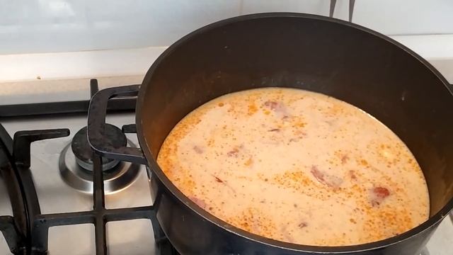Кролик по-королевски, тушенный в сметане с томатами. смотреть онлайн