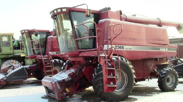Импортная техника конца 90х годов до сих пор в строю CASE 2366, CLAAS Mega