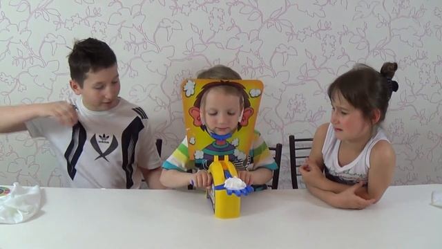 ЧЕЛЛЕНДЖ ПИРОГ В ЛИЦО!!! Веселая игра для детей смотреть онлайн