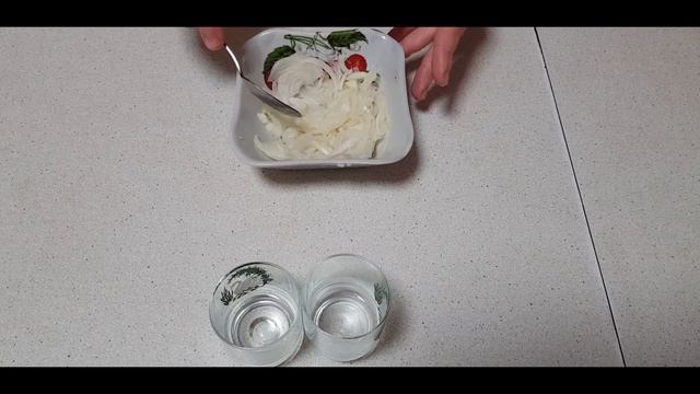 Салати з копченими ковбасками Салат Мисливський та салат Баварський смотреть онлайн