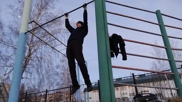Подтягивания на перекладине смотреть онлайн